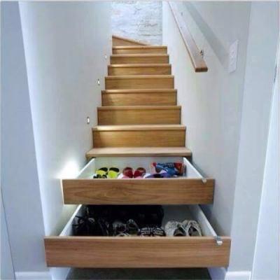 Treppe mit Schublade
