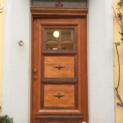 Alte Haustüre aufgearbeitet